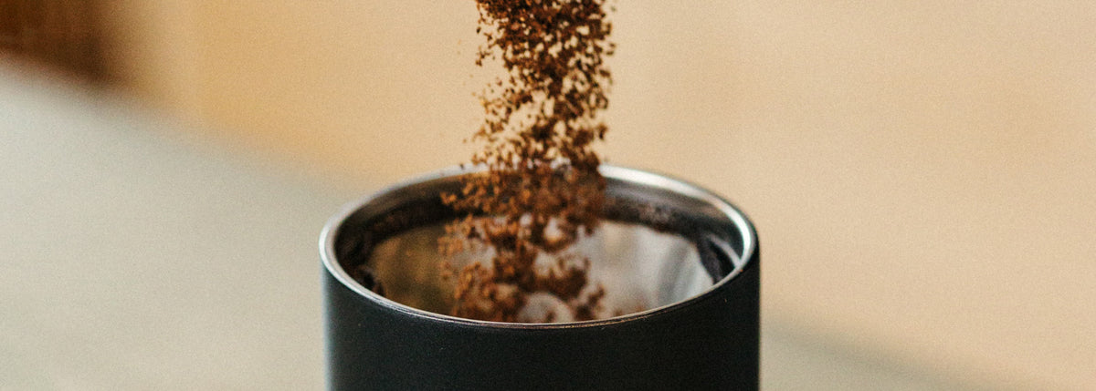 Grinded coffee pouring into VSSL nest mesh filter